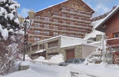Meribel Centre Apartment | Appartement au cœur de Méribel, 4 pers., balcon sud, proche pistes et commerces - FR-1-411-693
