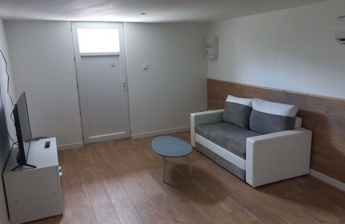 Casseneuil Apartment | Appartement Avec Accès au Jardin Fermer