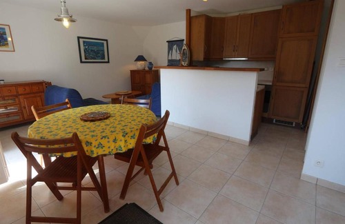 Combrit Apartment | Appartement avec jardin proche plage et port, 2 chambres, parking privé, équipements complets - FR-1-481-56