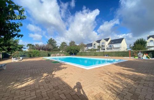Guerande Apartment | Appartement avec mezzanine, piscine et parking - proche plage et clubs sportifs à La Baule - FR-1-245-43
