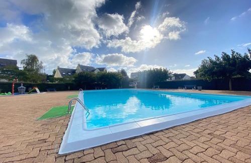 Guerande Apartment | Appartement avec mezzanine, piscine et parking - proche plage et clubs sportifs à La Baule - FR-1-245-43