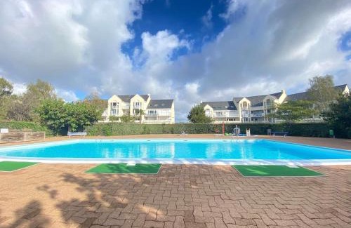 Guerande Apartment | Appartement avec mezzanine, piscine et parking - proche plage et clubs sportifs à La Baule - FR-1-245-43