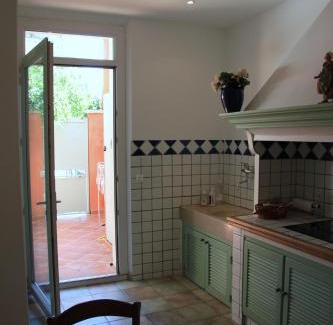 Sanary-sur-Mer Apartment | Appartement Avec Patio Et Garage Centre Ville Et Plage