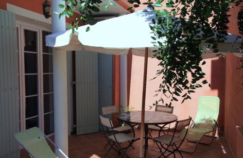 Sanary-sur-Mer Apartment | Appartement Avec Patio Et Garage Centre Ville Et Plage