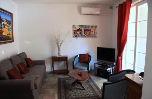 Sanary-sur-Mer Apartment | Appartement Avec Patio Et Garage Centre Ville Et Plage