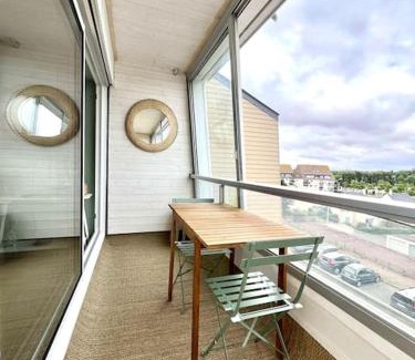 Courseulles-sur-Mer Apartment | Appartement Bord de mer, accès direct plage