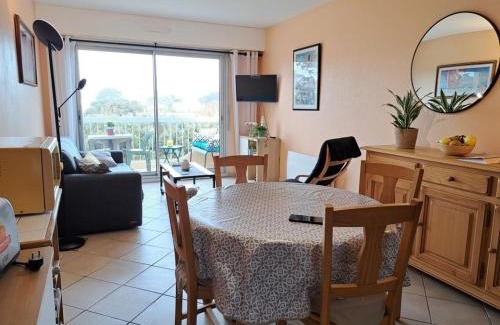 Saint-Jean-de-Monts Apartment | Appartement cosy près de la plage avec balcon, Wi-Fi et parking – Saint-Jean-de-Monts - FR-1-323-508