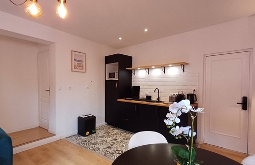 Calais Frethun Apartment | Appartement Calais Black 2/4 personnes - Centre Ville - Proche A16 - Plage -