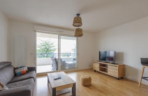 Aytre Apartment | Appartement Calme avec Grande Terrasse, Aytré, Proche Lac, 2 Pers. - FR-1-535-49