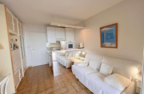 Paradou Apartment | Appartement calme avec piscine et parking, proche plage, pour 4 personnes au Rayol-Canadel - FR-1-226B-141