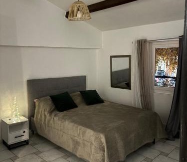 Tarascon Apartment | Appartement centrée