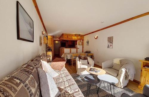 Val-d'Isere Apartment | Appartement centre Val d'Isère, balcon, 2 pièces cabine, proche pistes, WiFi, non-fumeur - FR-1-518-84