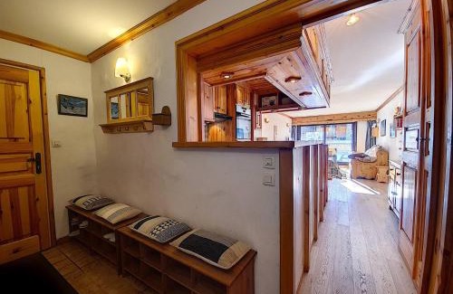 Val-d'Isere Apartment | Appartement centre Val d'Isère, balcon, 2 pièces cabine, proche pistes, WiFi, non-fumeur - FR-1-518-84
