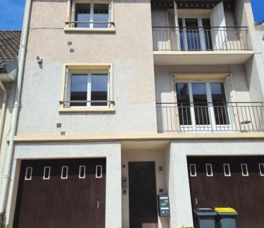 Les Bartins-Jeanne d'Arc-Beausejour Apartment | Appartement centre Vichy avec jardin