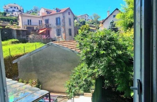 Aurillac House | APPARTEMENT CENTRE VILLE TERRASSE JARDIN GARAGE Chez Priscilla