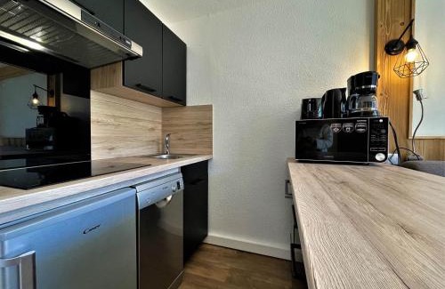 Les Menuires Apartment | Appartement Chaleureux 4 Pers - Pied des Pistes - Quartier Brelin - FR-1-452-270