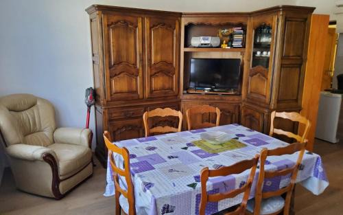Monteux Apartment | Appartement charmant a Thueyts avec cheminee et parking