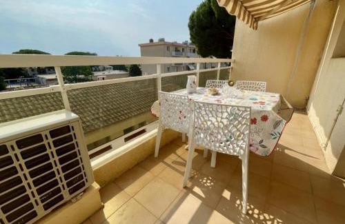 Cavalaire-sur-Mer Apartment | Appartement climatisé 2 pièces cabine, 4 couchages, proche plage et centre, Cavalaire-sur-Mer - FR-1-226B-171