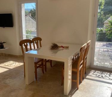 La Destrousse Apartment | Appartement climatisé proche Marseille,Aix