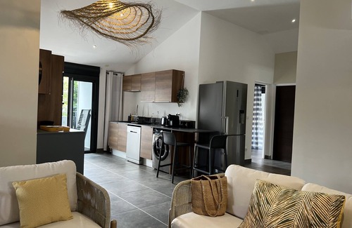La Saline Les Bains Apartment | Appartement Cosy Front de mer Accès Direct sur la Plage