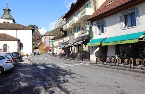 Veyrier-du-Lac Apartment | Appartement confortable avec terrasse et WiFi - FR-1-432-32