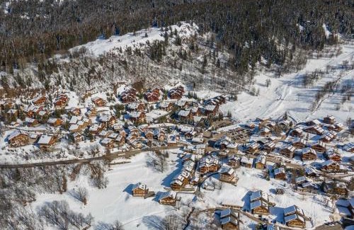 Meribel Village Apartment | Appartement cosy à Méribel avec piscine, spa et proche pistes - FR-1-566-7