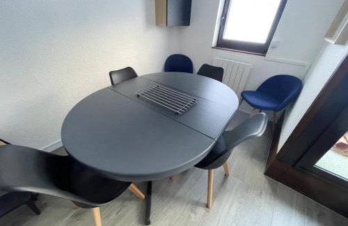 Manigod Apartment | Appartement cosy à Manigod avec piscine partagée – 50 m²