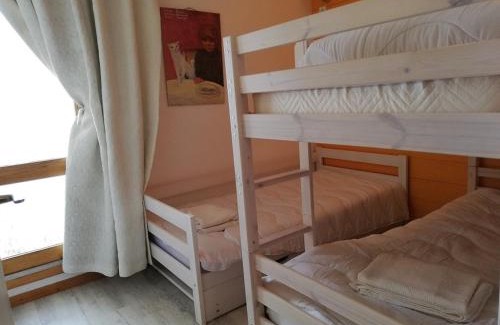 Plagne Villages Apartment | Appartement cosy à Plagne Village avec accès direct aux pistes, terrasse exposée sud, animaux acceptés - FR-1-351-22