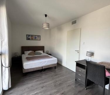 Serignan Apartment | Appartement cosy à Valras-Plage 5 min à pied de la mer Climatisé 2 chambres Terrasse