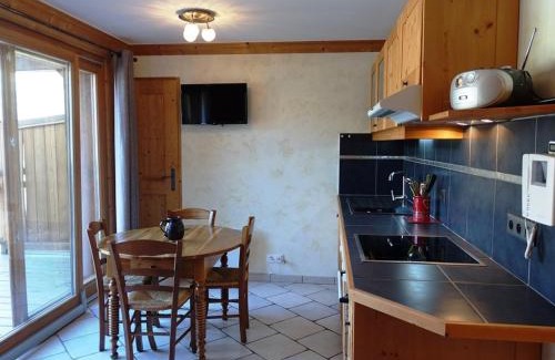 Beaufort Apartment | Appartement cosy 2 chambres à Arêches, cuisine équipée et terrasse - FR-1-342-203