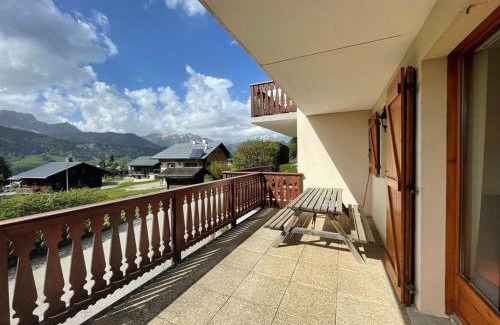 Crest-Voland Apartment | Appartement cosy 4 pers, terrasse, 2 pièces + coin montagne, près des pistes, Crest-Voland - FR-1-733-92
