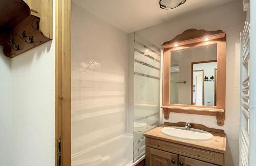 La Toussuire Apartment | Appartement cosy avec balcon, parking et piscine, à 500m des pistes - FR-1-267-271