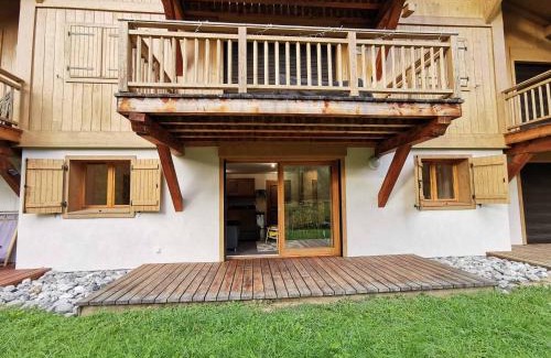 Samoens Apartment | Appartement cosy avec terrasse et parking privé, centre village à 2 pas et arrêt ski-bus proche - FR-1-624-114
