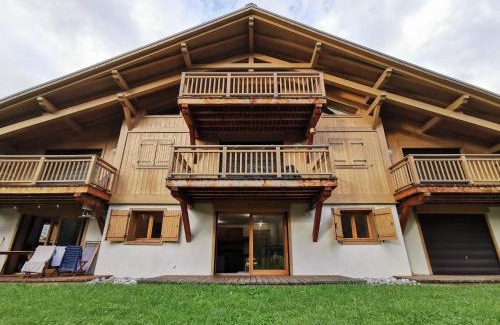 Samoens Apartment | Appartement cosy avec terrasse et parking privé, centre village à 2 pas et arrêt ski-bus proche - FR-1-624-114