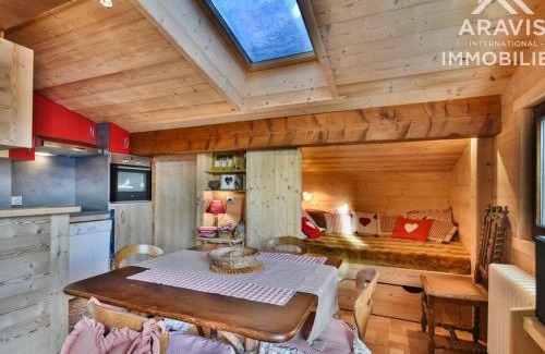 Le Chinaillon Apartment | Appartement cosy au cœur du village, 3 chambres, balcon ensoleillé, parking, proche des commodités! - FR-1-391-86