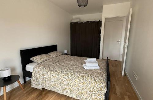 Rosny-sous-Bois Apartment | Appartement Cosy et calme - face à la gare Rosny-sous-Bois - 20mn de Paris et Disneyland