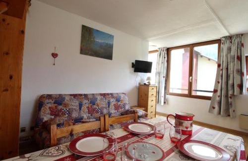 Lanslevillard Apartment | Appartement cosy pour 4 pers à Val Cenis Haut, proche pistes, balcon sud-ouest, casier à skis - FR-1-508-155