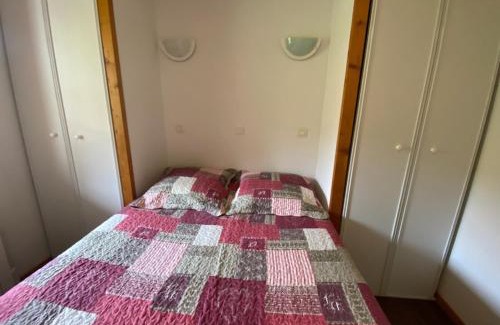 La Tour-dʼAuvergne Apartment | Appartement cosy pour 4 pers. avec balcon - FR-1-814-155