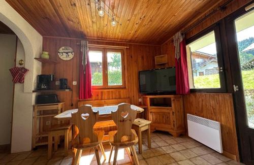 Morillon Apartment | Appartement cosy pour 4 pers avec terrasse, proche commerces et télécabine à Morillon - FR-1-642-43