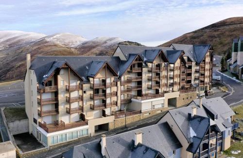 Peyragudes Apartment | Appartement cosy pour 6 personnes avec balcon, parking et accès aux pistes - FR-1-695-9