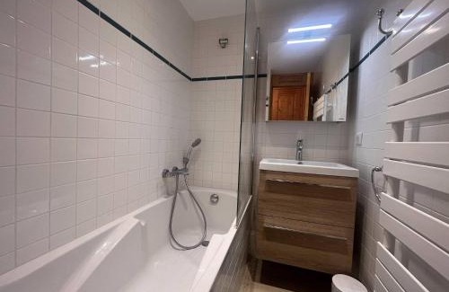 Meribel-Mottaret Apartment | Appartement cosy près des pistes avec kitchenette équipée - FR-1-355-246