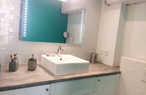 Quartier de la Chapelle Apartment | Appartement Cosy Proche Canal Saint Martin et Montmartre