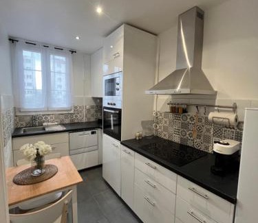 Pasteur-Rousseau Apartment | Appartement Dalayrac
