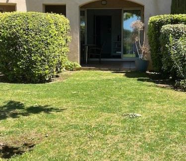 Pont Royal Apartment | Appartement de charme sur le domaine de Pont Royal à Mallemort, en rez-de-jardin avec terrasse & piscine et vue sur le Golf