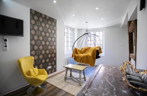Selestat Apartment | Appartement de la noblesse - designed by C.M