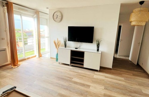 Orly Apartment | Appartement de Standing: Vue Paris