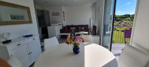 Concarneau Apartment | Appartement devant la plage avec piscine