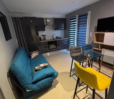 Florensac Apartment | Appartement du sud paisible T2 possibilité 4 personnes