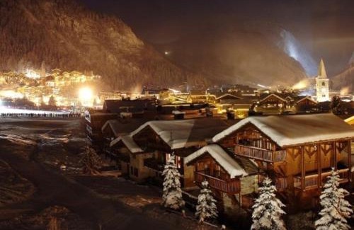 Val-d'Isere Apartment | Appartement duplex de haut standing, skis aux pieds, 82m², 8 pers., cheminé, au cœur de Val d'Isère - FR-1-694-305