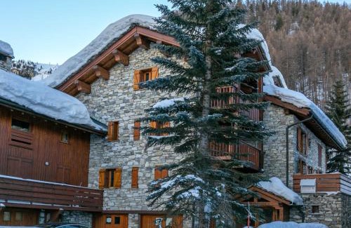 Val-d'Isere Apartment | Appartement duplex de haut standing, skis aux pieds, 82m², 8 pers., cheminé, au cœur de Val d'Isère - FR-1-694-305